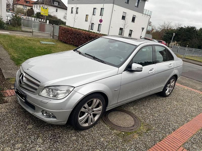Silber Gebraucht 2009 Mercedes C200 Elegance Limousine | 8.250 € (Fairer Preis) - Bild 1/4