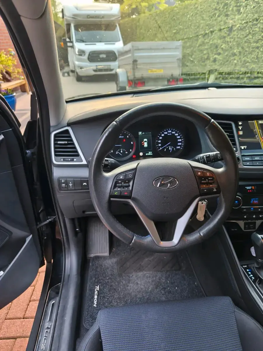 Gebraucht Hyundai Tucson 141 PS (103 kW) 2016 Schwarz SUV