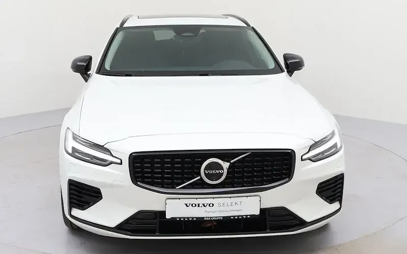 Gebraucht Volvo V60 Plus 455 PS (334 kW) 2025 Weiß Kombi
