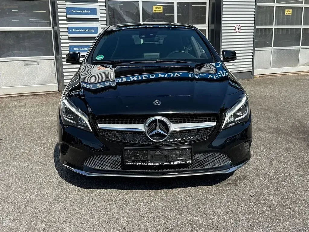 Gebraucht Mercedes CLA200 136 PS (100 kW) 2018 Kosmosschwarz Coupé