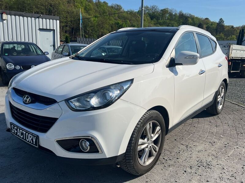 Weiß Gebraucht 2012 Hyundai ix35 Premium SUV | 10.880 € (Fairer Preis) - Bild 1/4