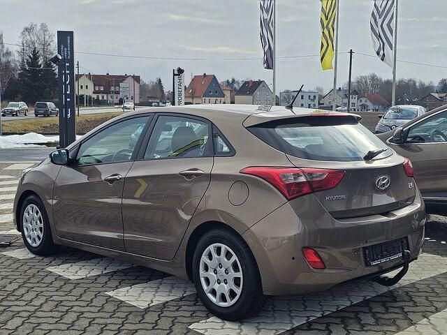 Gebraucht Hyundai i30 Style 135 PS (99 kW) 2013 Braun (braun) Limousine