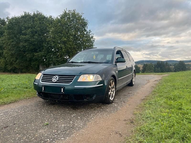 Grün Gebraucht 2001 VW Passat Highline Kombi | 1.600 € (Fairer Preis) - Bild 1/4