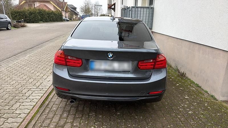 Gebraucht BMW 320 184 PS (135 kW) 2013 Grau Limousine