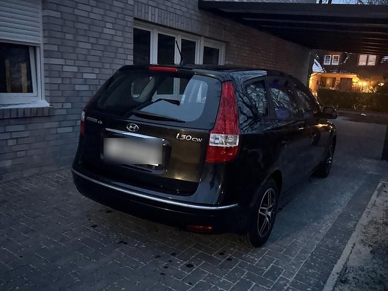 Gebraucht Hyundai i30 126 PS (92 kW) 2009 Schwarz Kombi