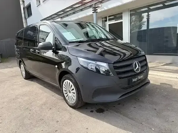 Gebraucht Mercedes Vito 163 PS (119 kW) 2025 Obsidianschwarz metallic Van