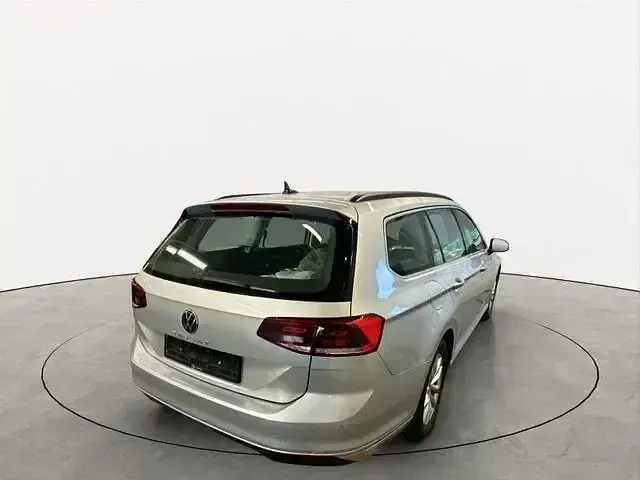 Gebraucht VW Passat Business 150 PS (110 kW) 2022 Scale silver metallic Kombi