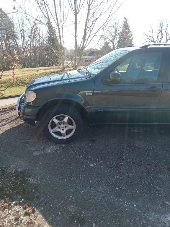 Gebraucht Mercedes ML320 218 PS (160 kW) 2000 Schwarz SUV