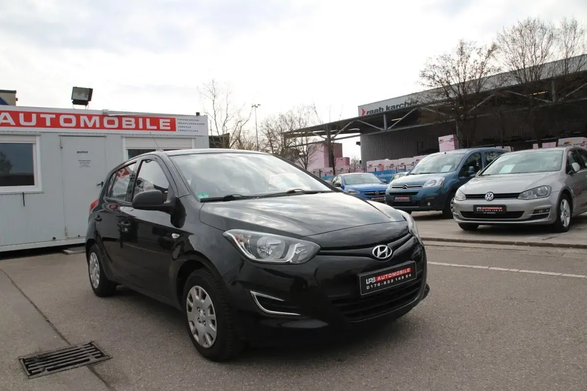 Gebraucht Hyundai i20 Edition 86 PS (63 kW) 2014 Schwarz Kleinwagen