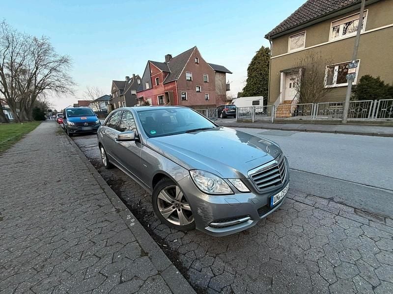 Gebraucht Mercedes E200 136 PS (100 kW) 2011 Grau Limousine