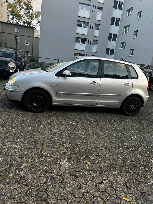 Silber Gebraucht 2004 VW Polo Limousine | 350 € (Superpreis) - Bild 1/4