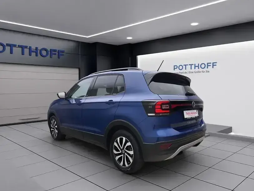 Gebraucht VW T-Cross Active 110 PS (80 kW) 2023 Reef blue metallic SUV