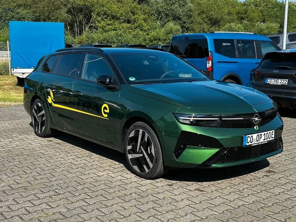 Gebraucht Opel Astra 114 kW (156 PS) 2026 Grün Kombi