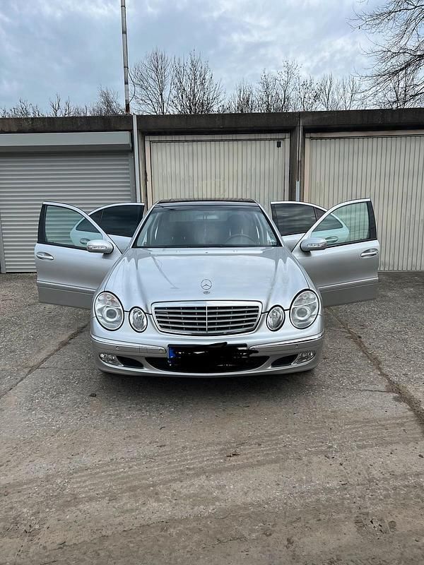 Gebraucht Mercedes E240 177 PS (130 kW) 2002 Silber Limousine