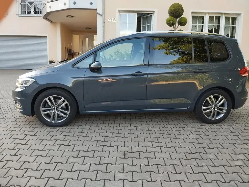 Gebraucht VW Touran Active 150 PS (110 kW) 2023 Delfingrau Van / Kleinbus