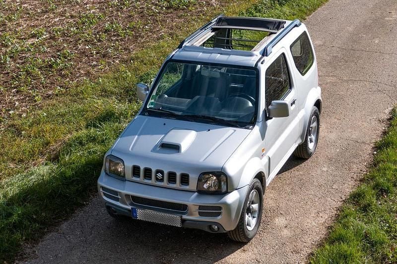 Silber Gebraucht 2009 Suzuki Jimny SUV | 6.800 € (Guter Preis) - Bild 1/4