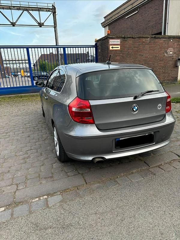 Gebraucht BMW 116 122 PS (89 kW) 2011 Grau Kleinwagen