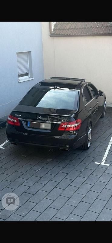 Gebraucht Mercedes E500 408 PS (300 kW) 2012 Schwarz Limousine