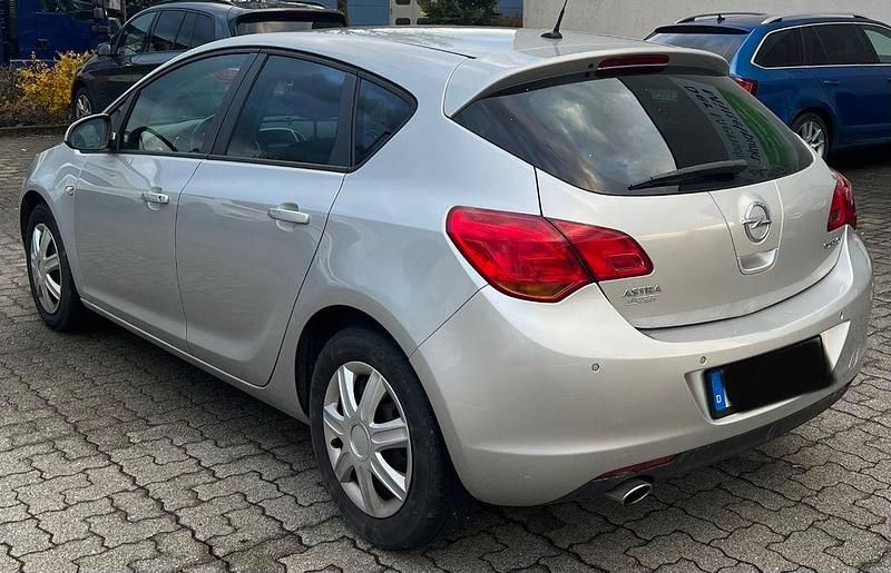Gebraucht Opel Astra Selection 140 PS (102 kW) 2011 Grau Limousine