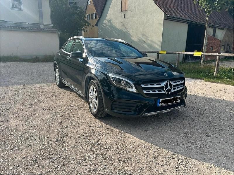 Gebraucht Mercedes GLA200 AMG line 156 PS (114 kW) 2019 Schwarz SUV