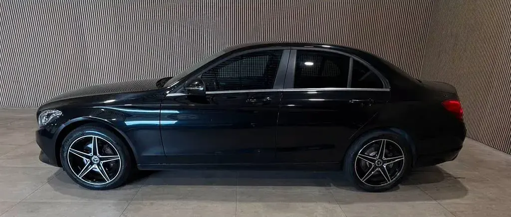 Gebraucht Mercedes C200 184 PS (135 kW) 2015 Schwarz Limousine