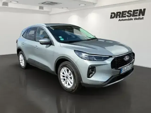 Używany Ford Kuga Titanium 242 KM (177 kW) 2025 Srebrny SUV