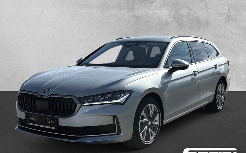 Silber Gebraucht 2024 Skoda Superb Selection Kombi | 37.990 € (Teuer) - Bild 1/4