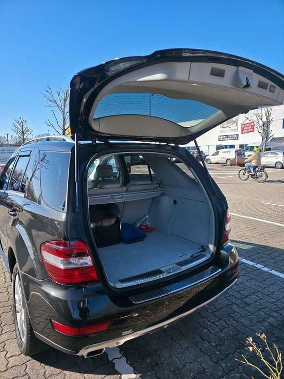 Gebraucht Mercedes ML350 Edition 231 PS (169 kW) 2010 Schwarz SUV