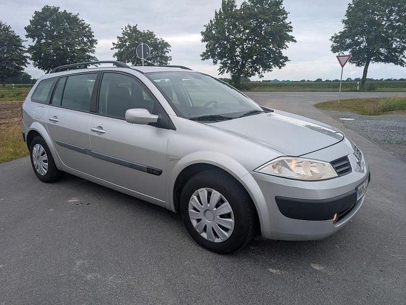 Silber Gebraucht 2005 Renault Mégane II Limousine | 2.290 € (Teuer) - Bild 1/4