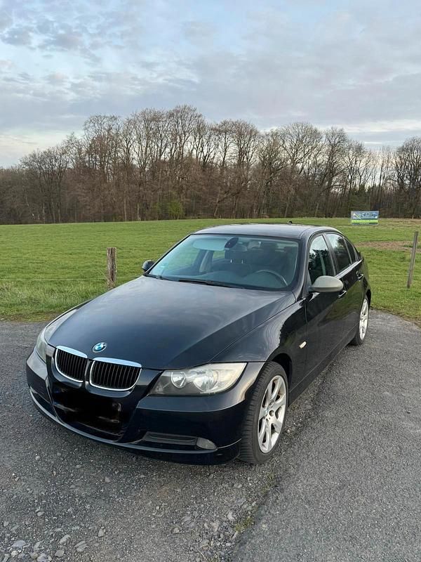 Gebraucht BMW 318 122 PS (89 kW) 2008 Schwarz Limousine