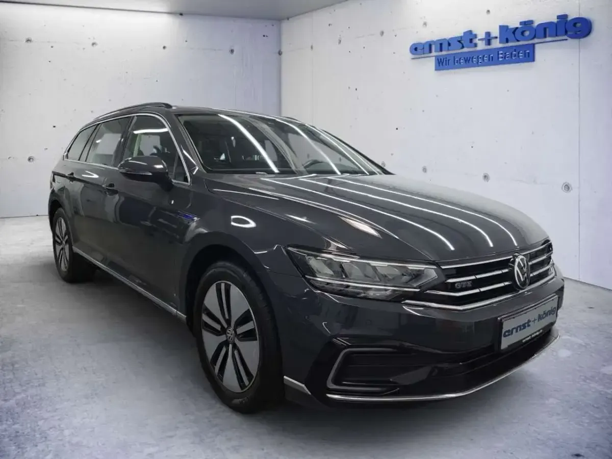 Gebraucht VW Passat GTE 218 PS (160 kW) 2021 Urano gray Kombi