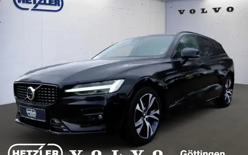 Gebraucht Volvo V60 Plus 197 PS (144 kW) 2022 Black solid stone / solid Kombi