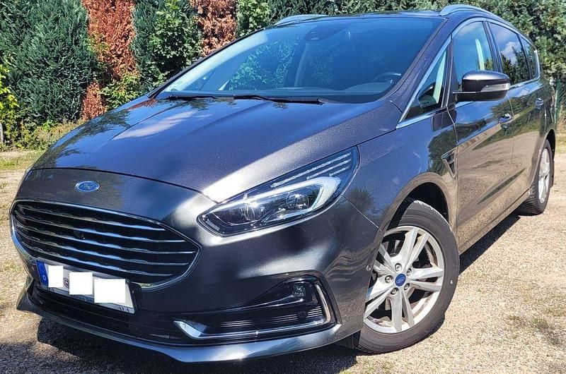 Grau Gebraucht 2020 Ford S-MAX Titanium Van / Kleinbus | 22.500 € (Superpreis) - Bild 1/4