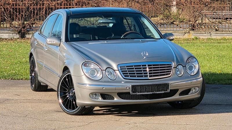 Second-hand Mercedes E500 306 CP (225 kW) 2004 Auriu Berlinǎ