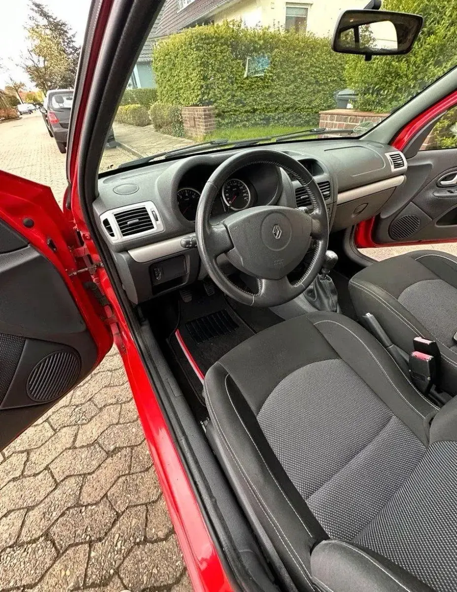 Gebraucht Renault Clio II 75 PS (55 kW) 2009 Rot Kleinwagen