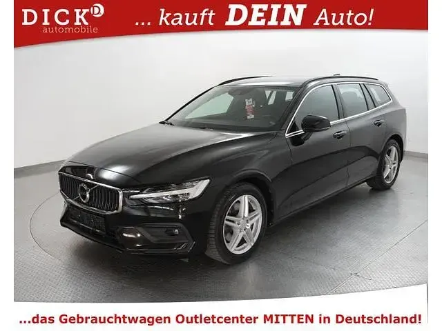 Gebraucht Volvo V60 Pro 197 PS (144 kW) 2022 Onyx black Kombi