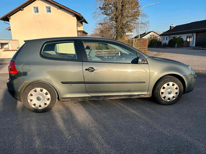 Gebraucht VW Golf V 75 PS (55 kW) 2005 Grün Kleinwagen