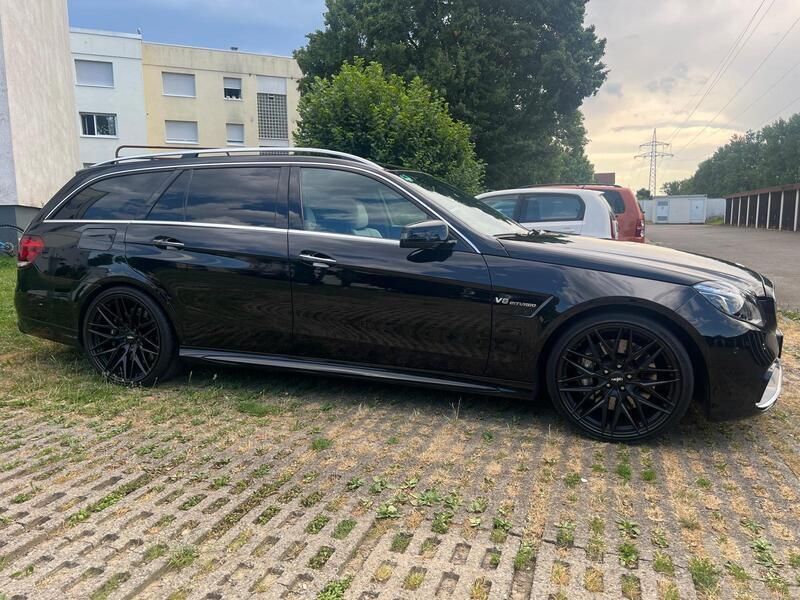 Schwarz Gebraucht 2013 Mercedes E63 AMG AMG Kombi | 41.850 € (Teuer) - Bild 1/4