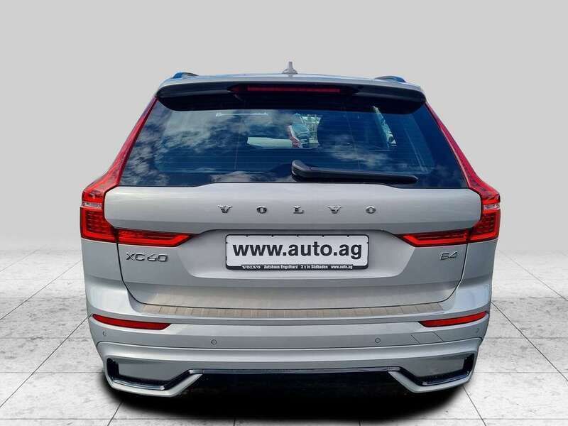 Gebraucht Volvo XC60 R-Design 197 PS (144 kW) 2022 Silber SUV