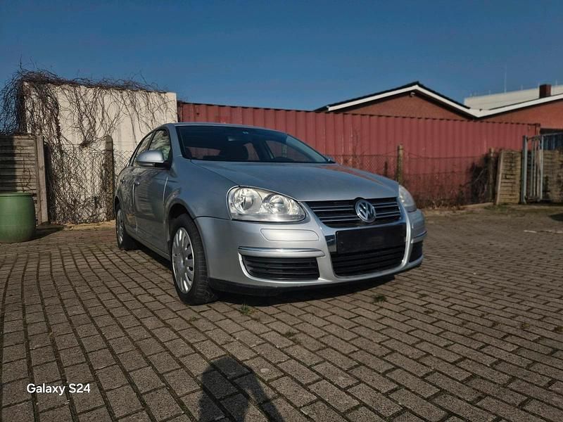 Gebraucht VW Jetta 102 PS (75 kW) 2009 Silber Limousine