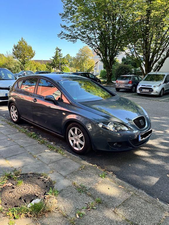 Grau Gebraucht 2007 Seat Leon Stylance Limousine | 2.500 € (Guter Preis) - Bild 1/4