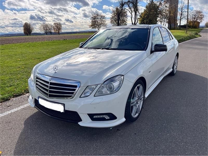 Gebraucht Mercedes E300 AMG 231 PS (169 kW) 2011 Weiß Limousine
