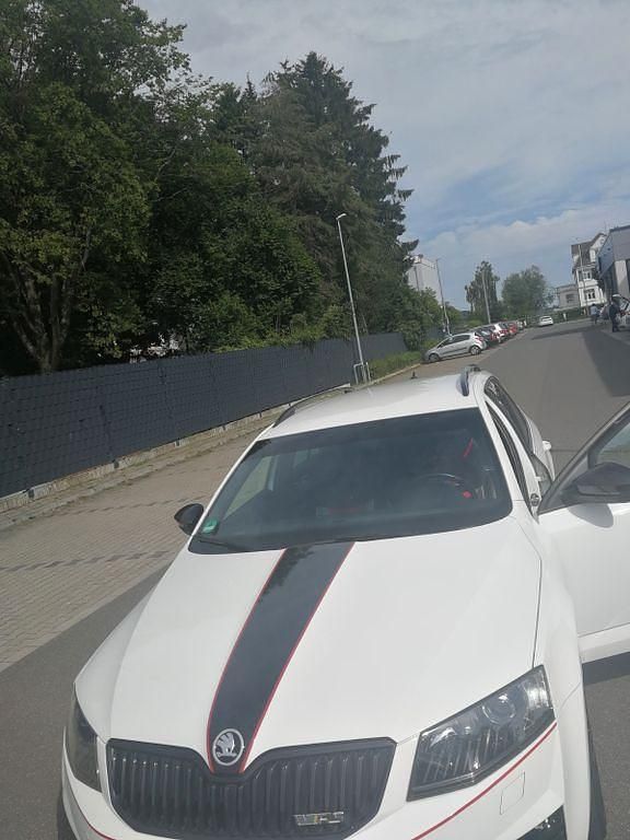 Weiß Gebraucht 2015 Skoda Octavia RS Kombi | 14.700 € (Fairer Preis) - Bild 1/4