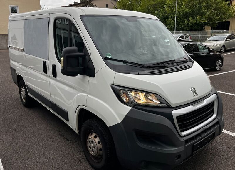 Weiß Gebraucht 2015 Peugeot Boxer Comfort plus Van | 5.990 € (Guter Preis) - Bild 1/4