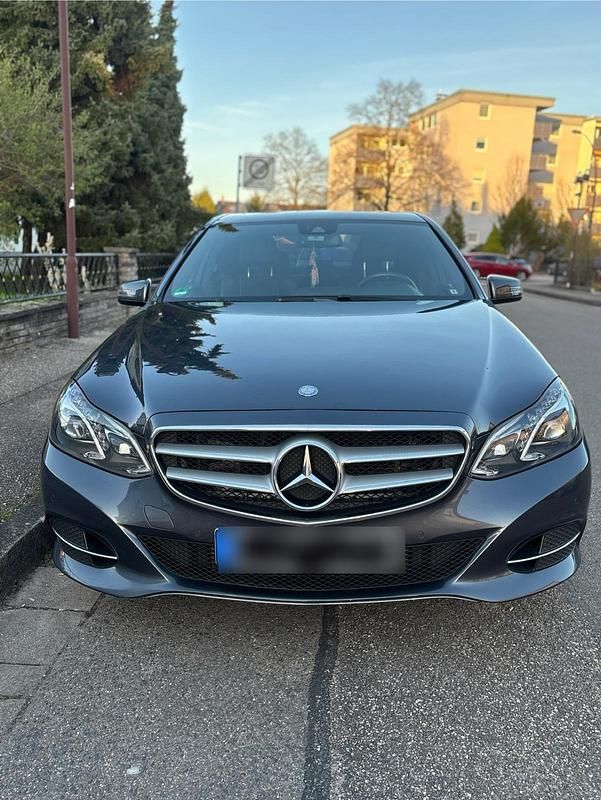 Gebraucht Mercedes E250 204 PS (150 kW) 2017 Grau Limousine