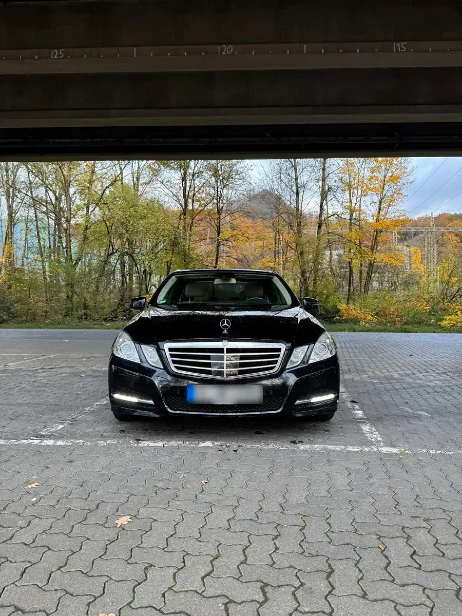 Gebraucht Mercedes E350 231 PS (169 kW) 2011 Schwarz Limousine