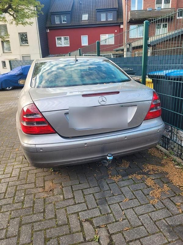 Usata Mercedes E220 150 CV (110 kW) 2003 Argento Berlina