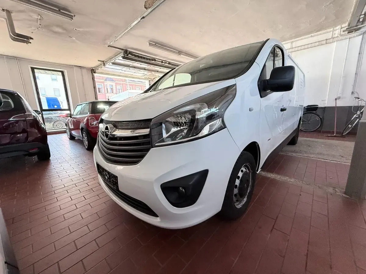 Gebraucht Opel Vivaro 125 PS (91 kW) 2017 Weiß Van / Kleinbus