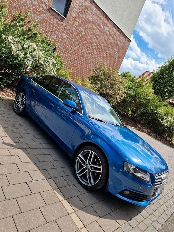 Blau Gebraucht 2010 Audi A4 Limousine | 6.400 € (Guter Preis) - Bild 1/4