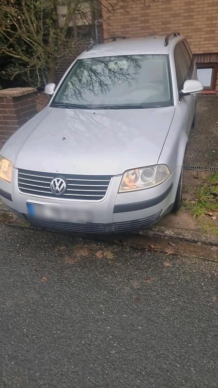 Grau Gebraucht 2004 VW Passat Kombi | 700 € (Superpreis) - Bild 1/4